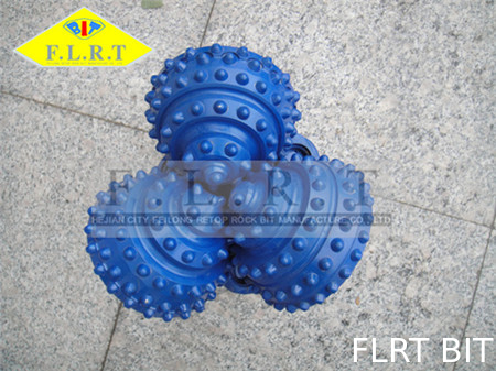 قیمت خوب مخروطی مخروط Tricone Rock Bit IADC 635 رنگ آبی با یاتاقان غلتکی مهر و موم شده آنلاین